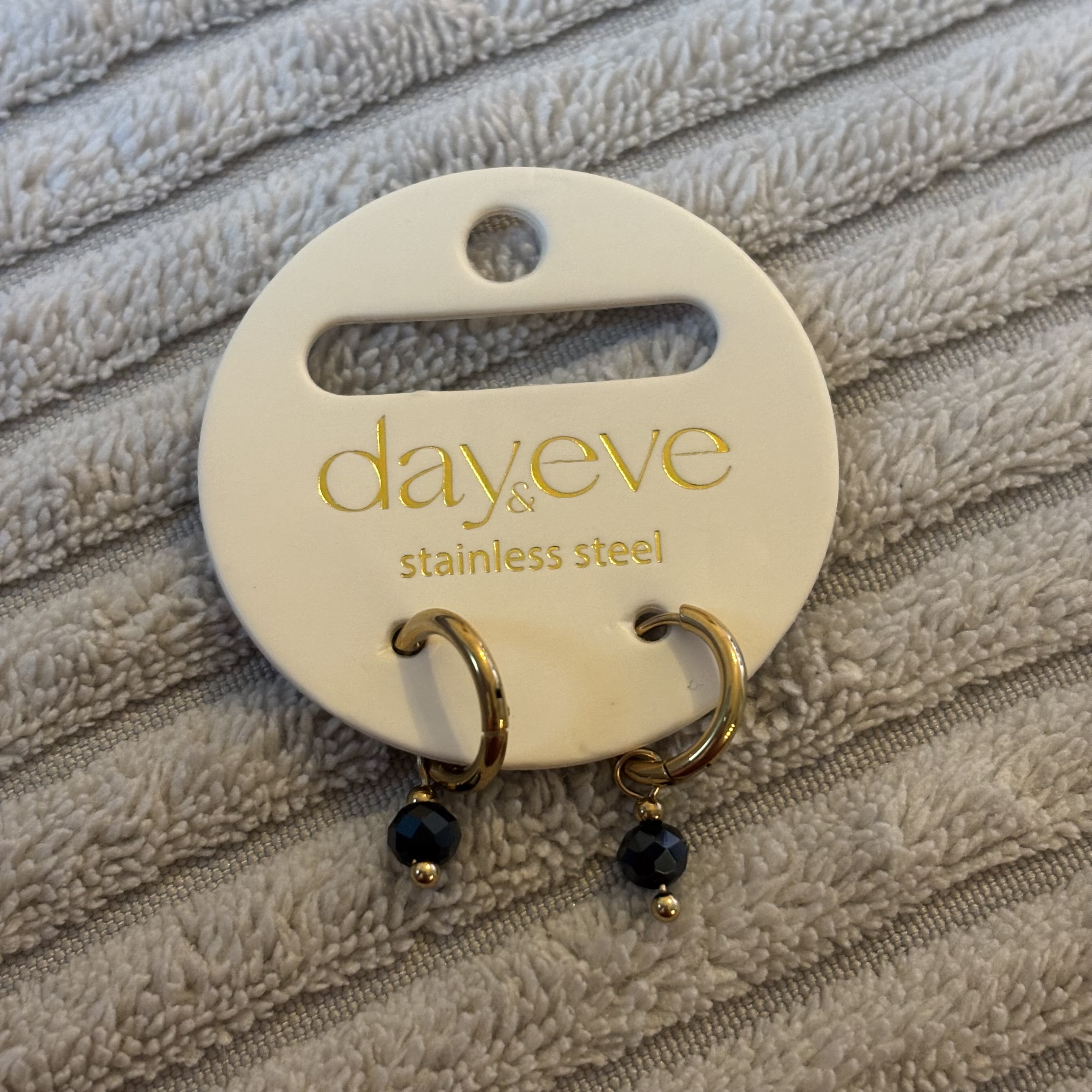 Go Dutch Label oorbellen one bead hoop - 14k + navy