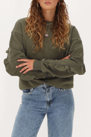 My Jewellery donkergroene sweater met ruffle en patch