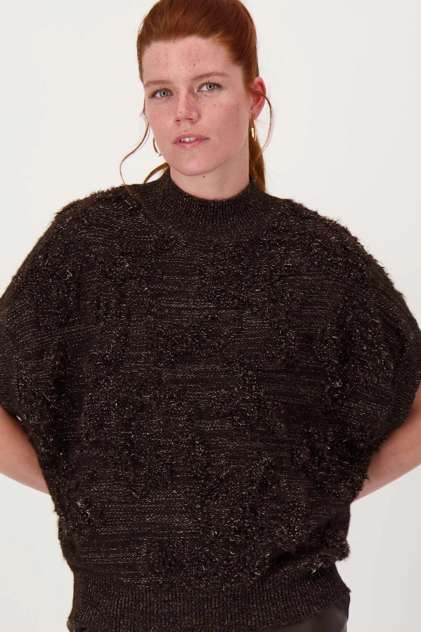 zusss mouwloze trui met lurex jacquard chocoladebruin / goud