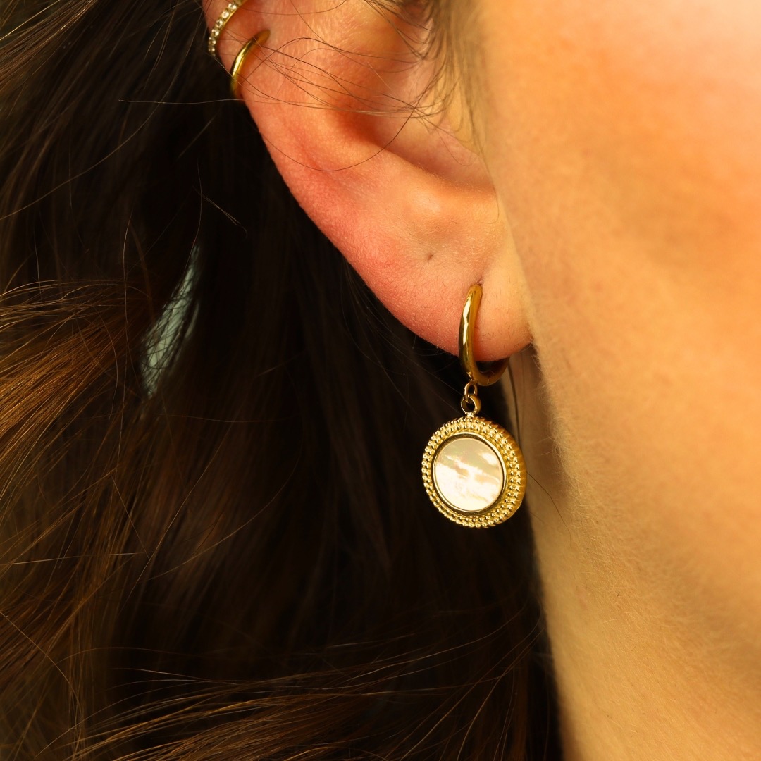 Camps & Camps Dangling Mother of Pearl Earrings
