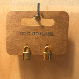 Go Dutch Label oorbellen | knopjes slotje goud.