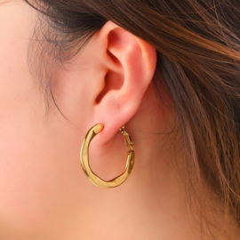 Go Dutch Label oorbellen dented hollow hoop - 14k