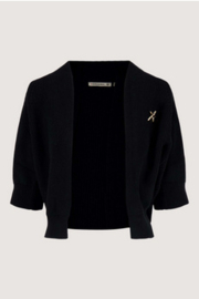 zusss vest met vleermuis mouwen met hart broche zwart