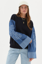My jewellery Donkerblauwe sweater met denim mouwen