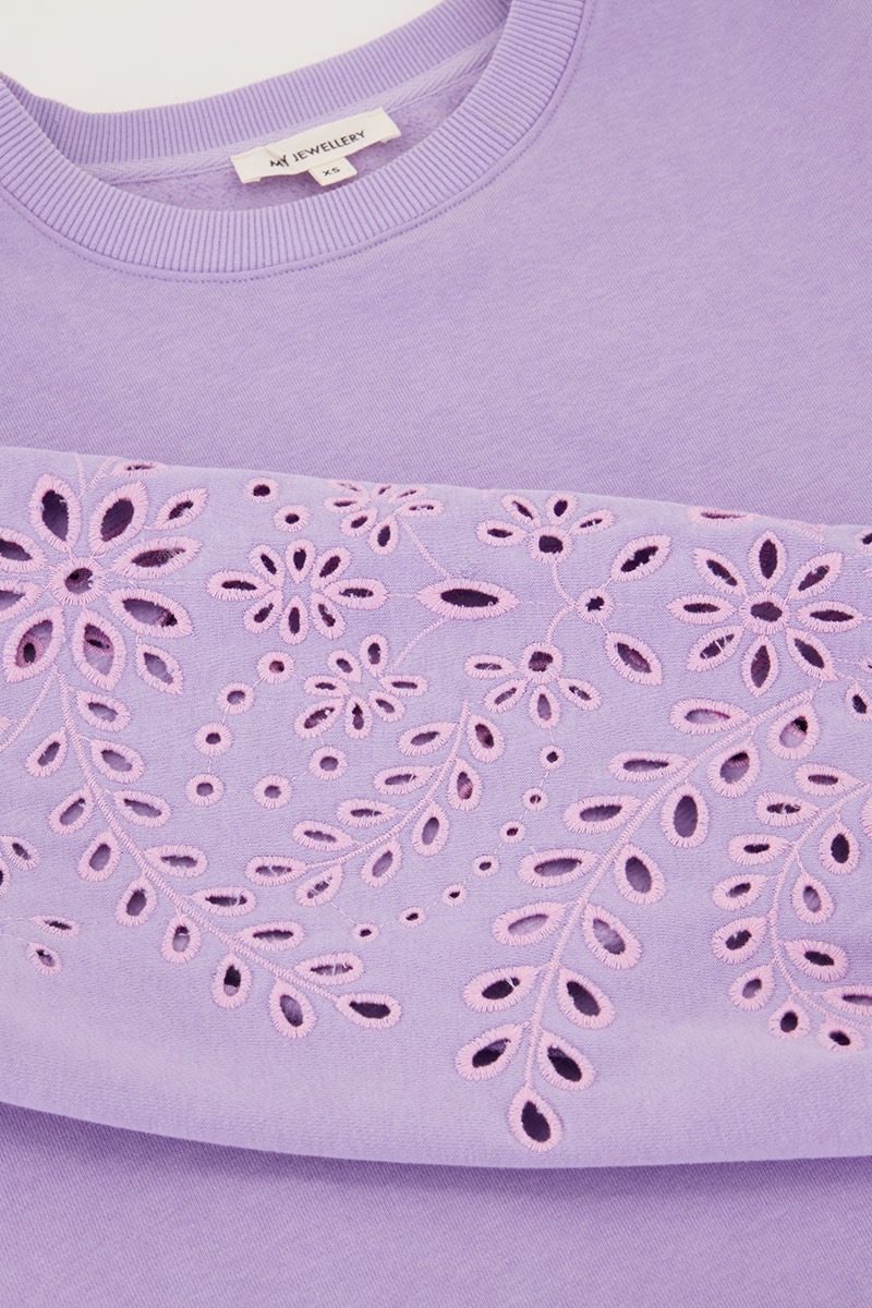 My Jewellery Lila sweater met embroidery details