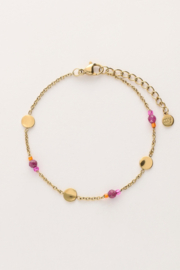 My jewellery Armband met munt en paarse kralen goud