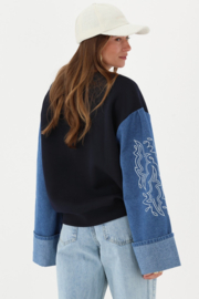 My jewellery Donkerblauwe sweater met denim mouwen