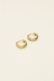 my jewellery oorbellen | Oorringen met kleine streepjes goud*