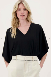 zusss V-hals T-shirt wijde mouw zwart