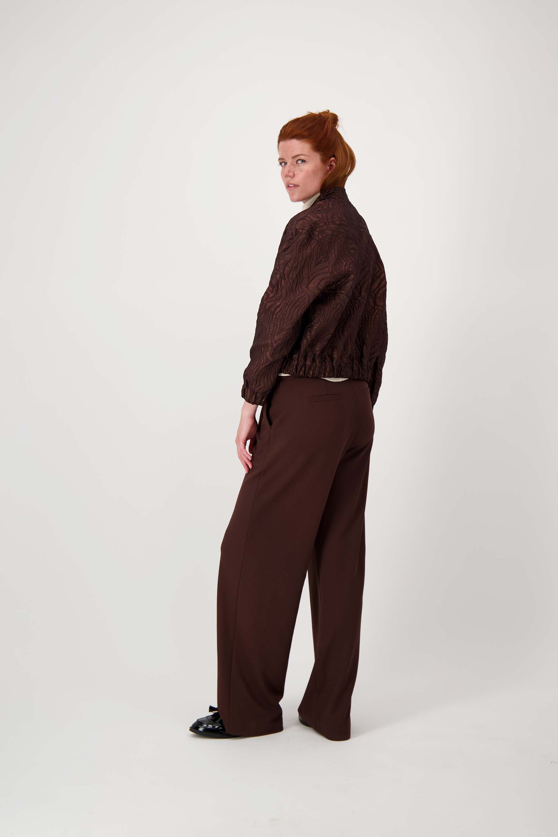 zusss bomber jasje van lurex jaquard stof chocoladebruin/goud