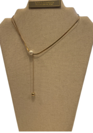rose en camellia ketting parel met doorhaal snake