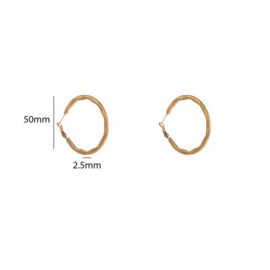 Go Dutch Label oorbellen dented hollow hoop - 14k