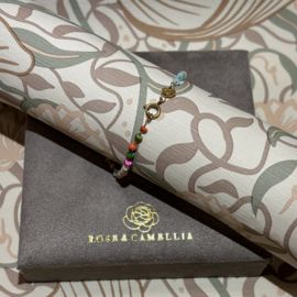 rose & camellia armband gekleurde kralen blauw groen tinten goud