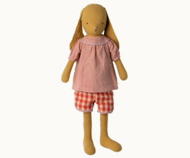 Maileg Bunny maat 5 dusty yellow | blouse en korte broek