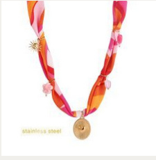 Go Dutch Label ketting satin necklace - coral + pink