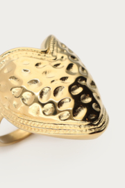 My jewellery Bold statement ring met hart "hammered" goud verstelbaar