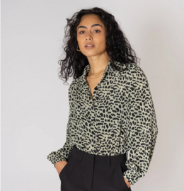 Tiltil Yasin blouse animal print | moss green