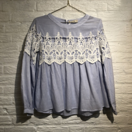 John & Tina | blouse kant blauw