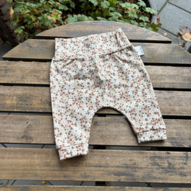 Petite Jenni broekje beige bloem