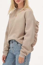 My Jewellery Beige sweater met ruffle en patch