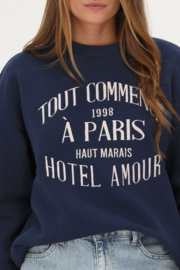 My Jewellery donkerblauwe sweater "Hotel amour"