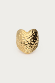 My jewellery Bold statement ring met hart "hammered" goud verstelbaar