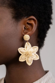 My Jewellery Statement oorhangers met raffia bloem beige