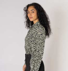 Tiltil Yasin blouse animal print | moss green