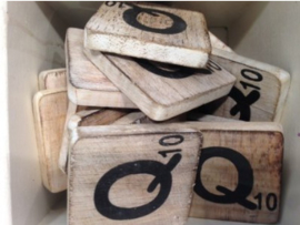 cottoncounts houten letter | Scrabble letter Q