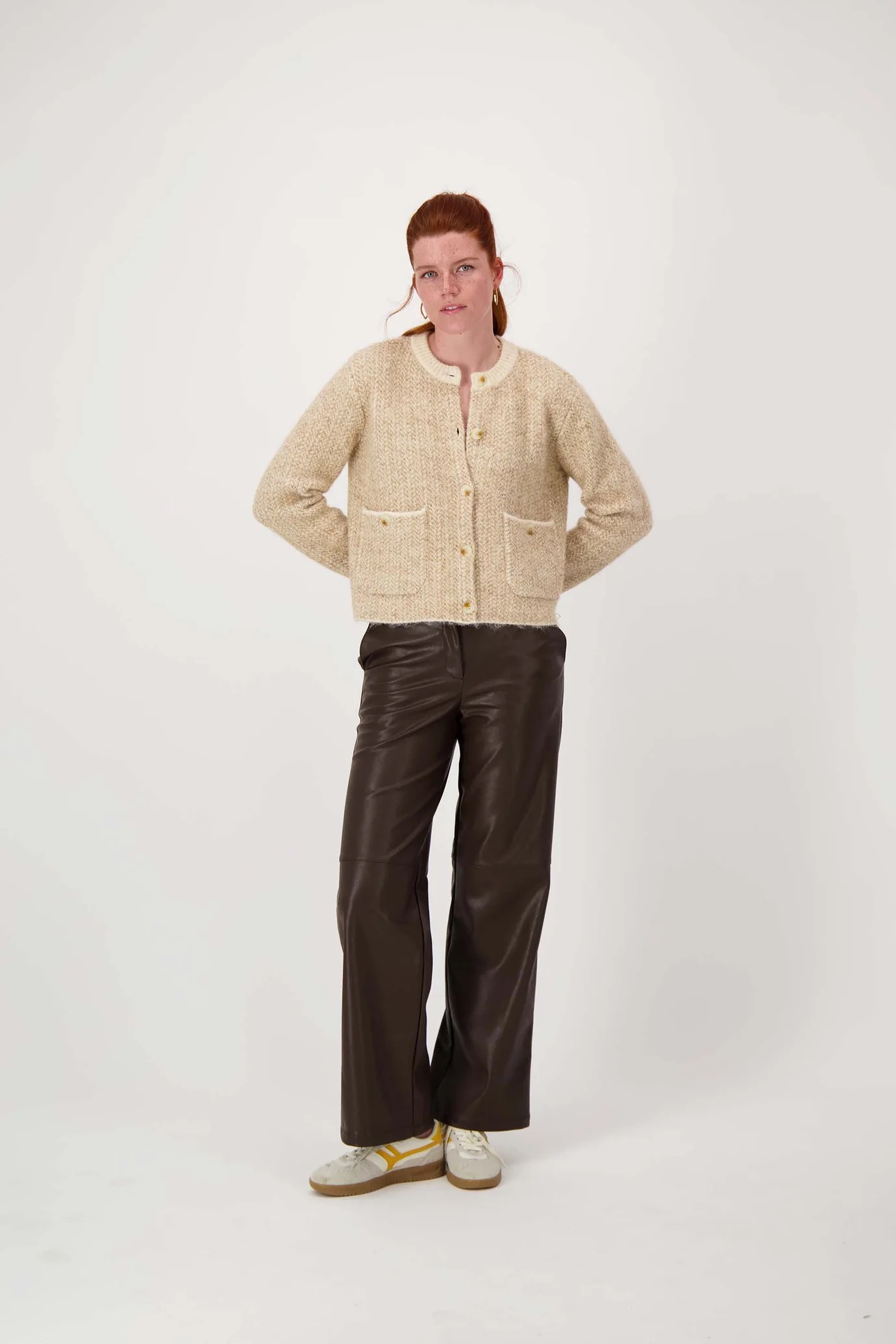 zusss jacquard vest met visgraat structuur beige