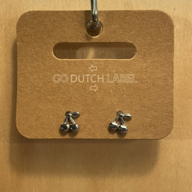 Go Dutch Label oorbellen | knopjes kersjes zilver.