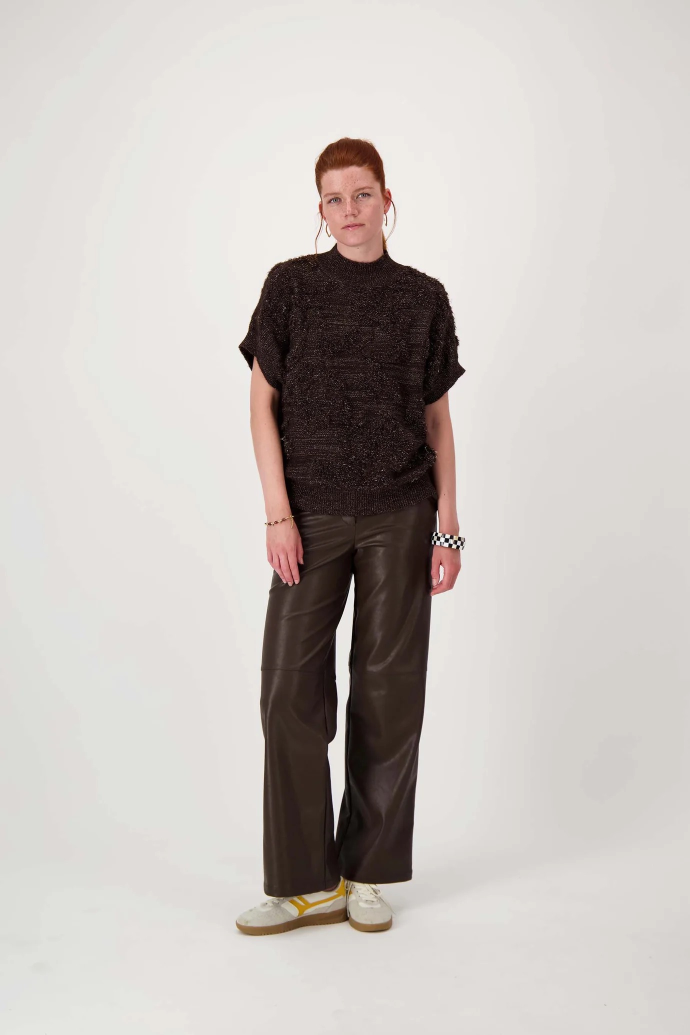 zusss mouwloze trui met lurex jacquard chocoladebruin / goud