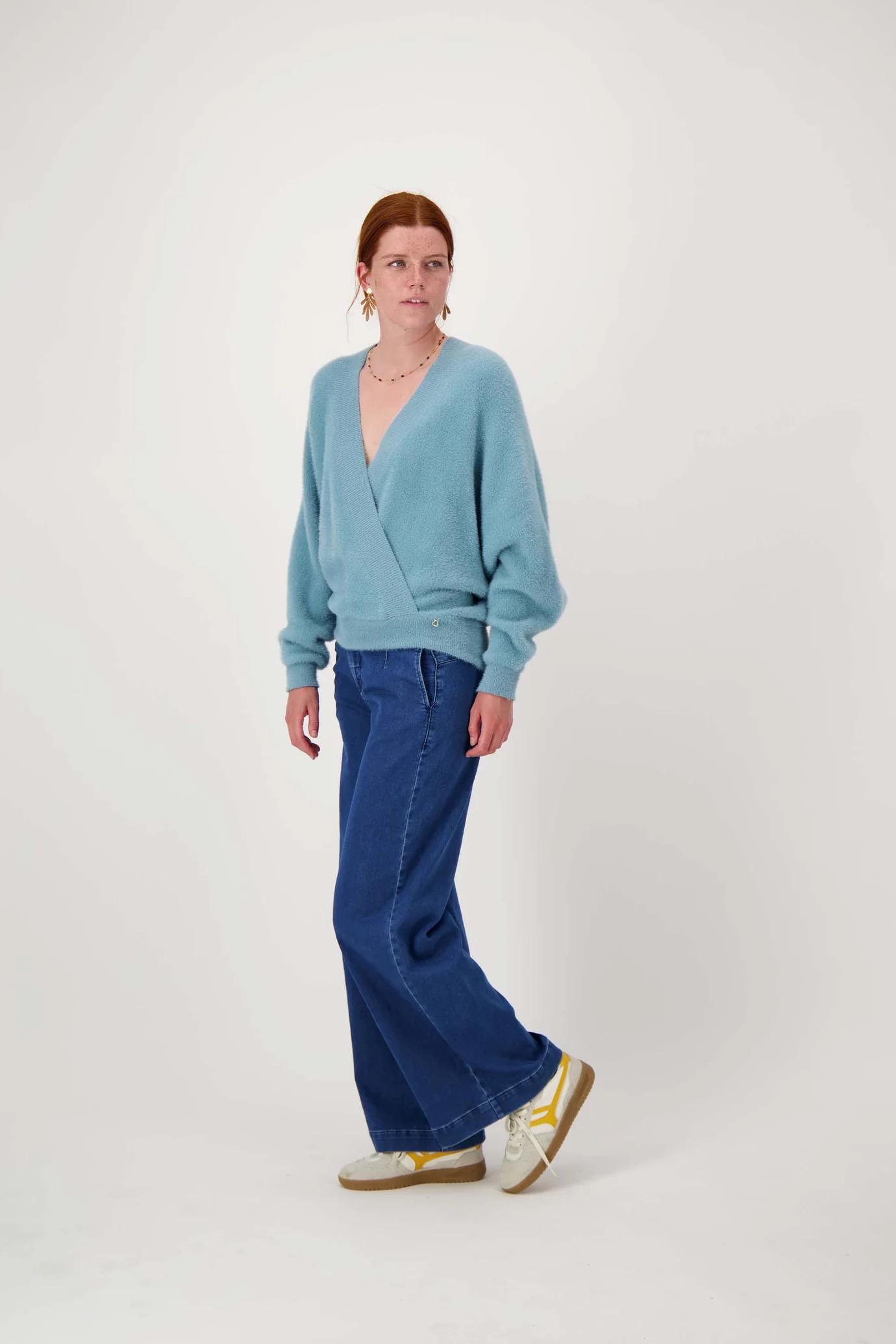 zusss wikkel trui in fluffy garen grey blue