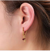 Go Dutch Label oorbellen Heart + Stone Hoop + burgundy goud