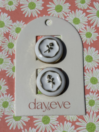 Go Dutch button cover white flower