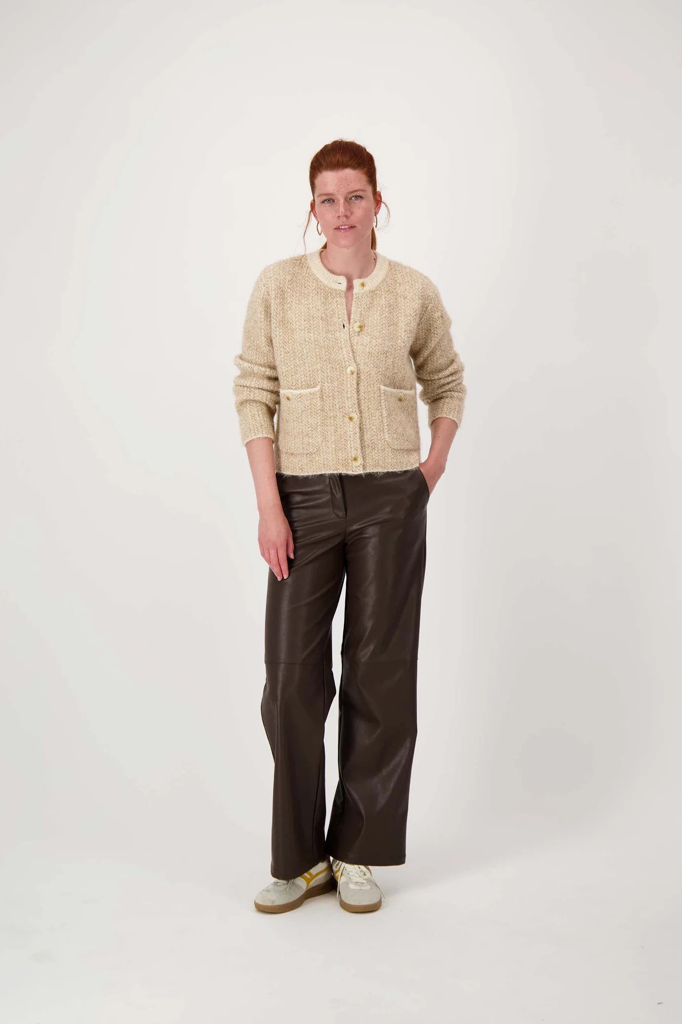 zusss jacquard vest met visgraat structuur beige