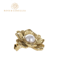 rose en camellia broche