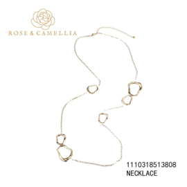 rose en camellia ketting lang met organische cirkels
