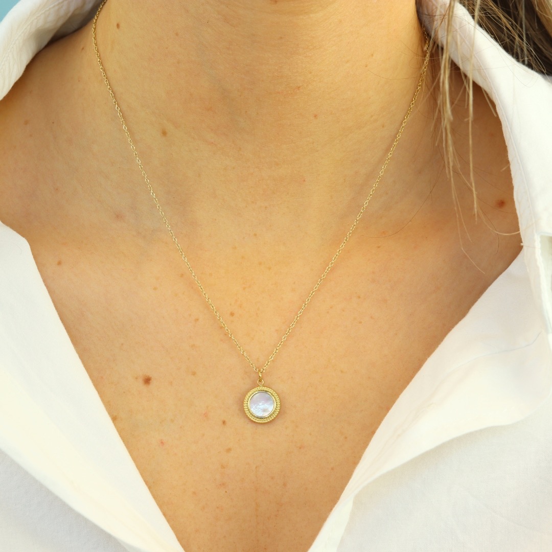 Camps & Camps Vintage Mother of Pearl Necklace