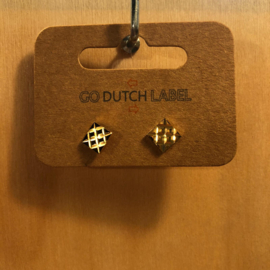 Go Dutch Label oorbellen | knopjes vierkant goud.