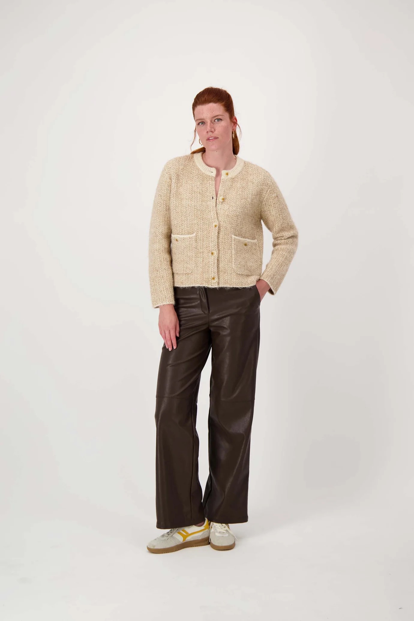 zusss jacquard vest met visgraat structuur beige