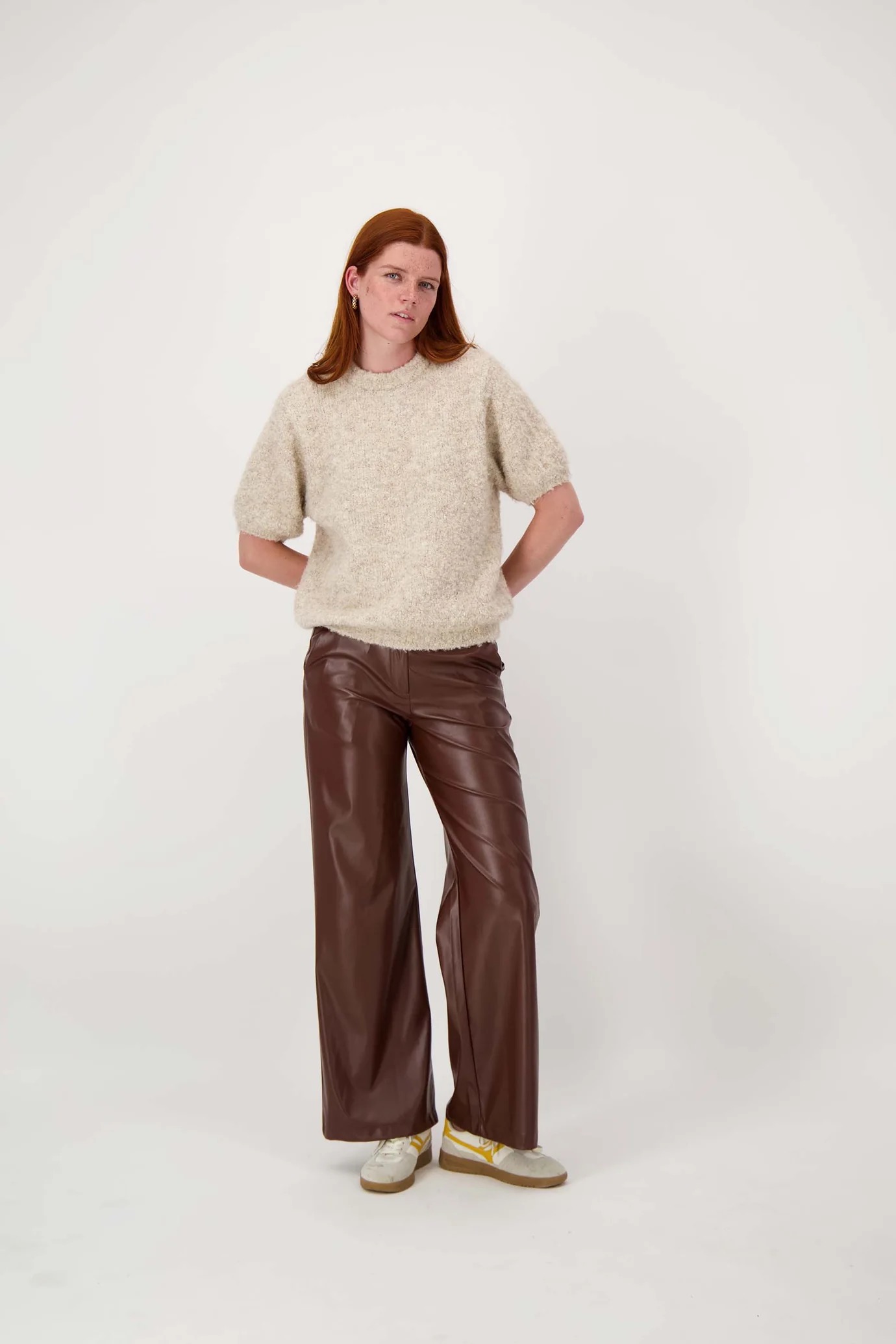 zusss boucle trui met ronde hals beige