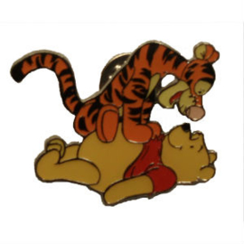 Winnie the Pooh - Pin Winnie the Pooh & Tigger Playing