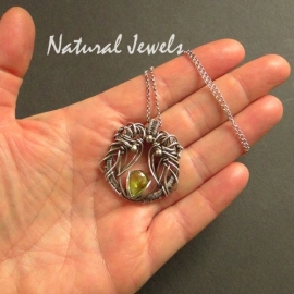 xxx - verkocht - xxx Necklace Olivine