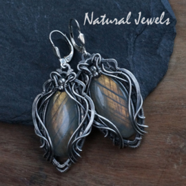 xxx - verkocht xxx Zilveren handgemaakte oorbellen Adorned Labradorite