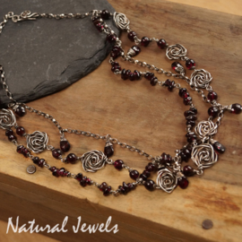 xxx - verkocht - xxx Necklace Roses and Garnet