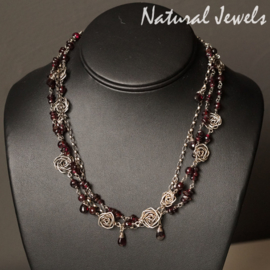 xxx - verkocht - xxx Necklace Roses and Garnet