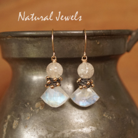 xxx - verkocht - xxx Oorbellen Maansteen cocon