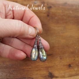 xxx - verkocht - xxx Labradoriet oorbellen zilveren cocon