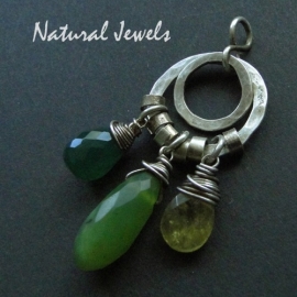 xxx - verkocht - xxx Small robust green pendant